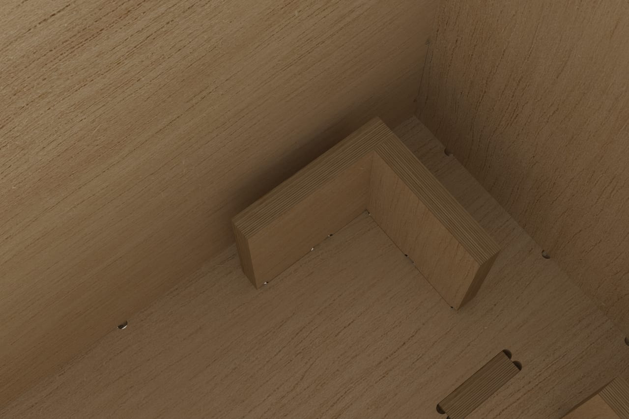 Closed crate with internal stops: close-up of the CNC-cut joint (render)
